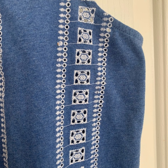 J Jill Decorative Embroidery Design Pattern Blue Sleeveless Tank Top Large NWOT - Picture 3 of 9